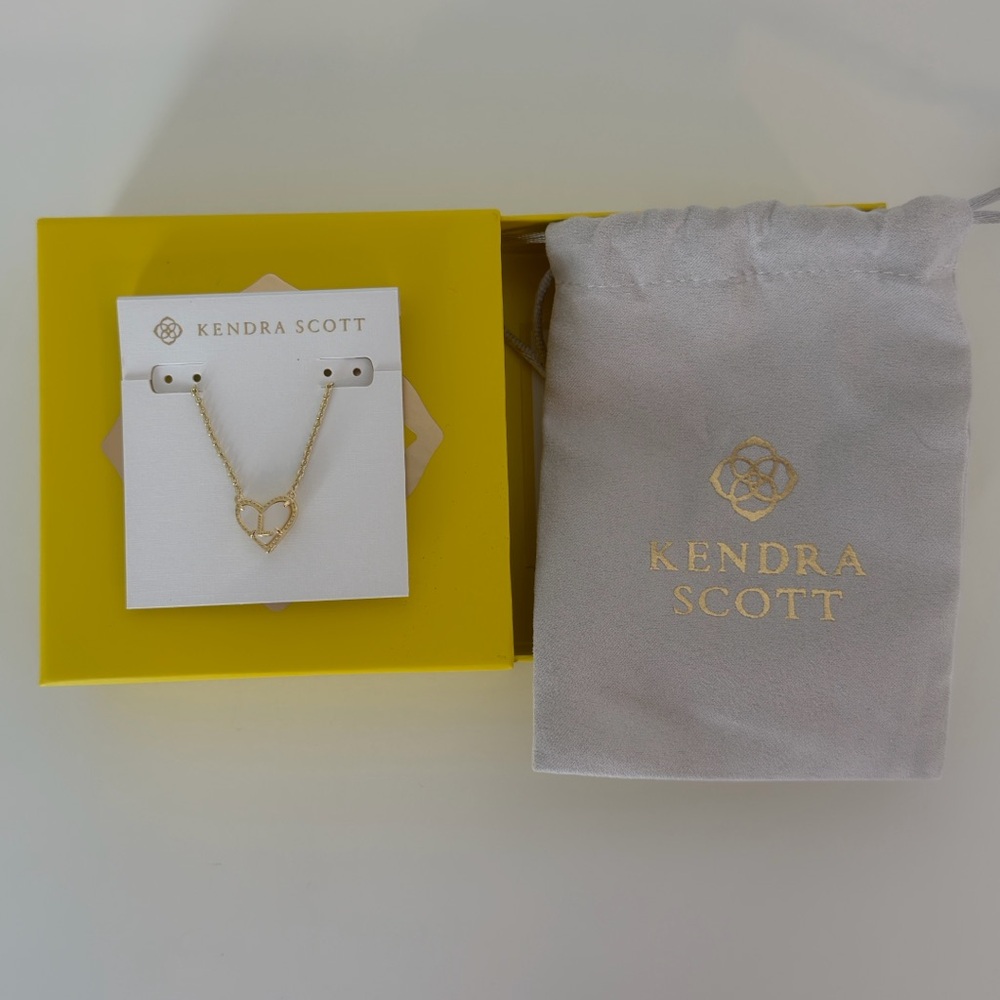 Kendra Scott Ari Heart Letter L Gold Short Pendant Necklace